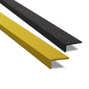 Equerre antidérapante pour escaliers, GFK, noir, P 70 mm, L 600 mm, H 30 mm, facteur de glissement R13